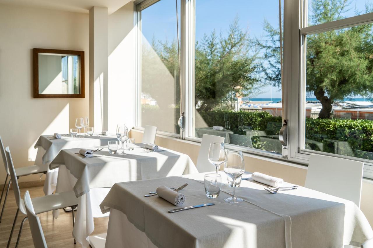 Hotel Villa Saba Bellaria-Igea Marina Exteriör bild