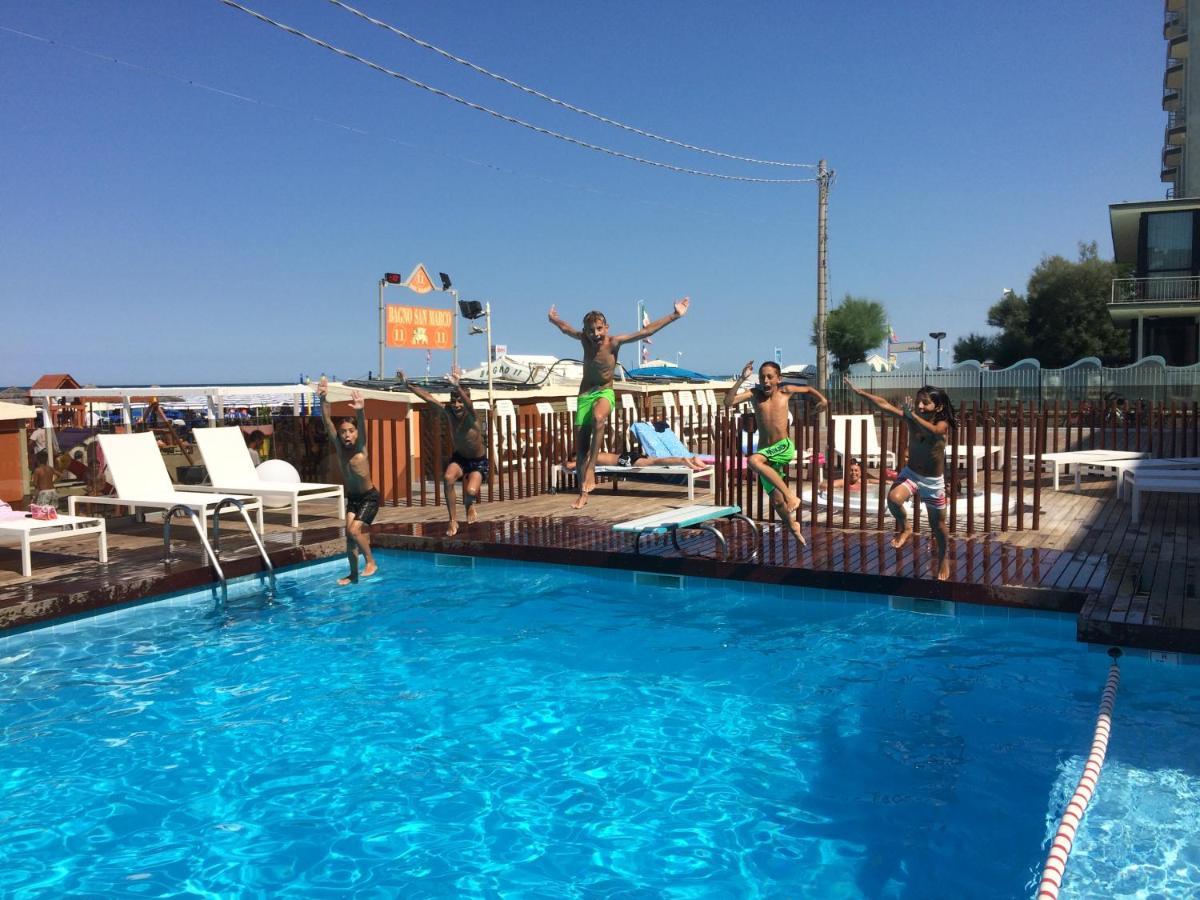 Hotel Villa Saba Bellaria-Igea Marina Exteriör bild