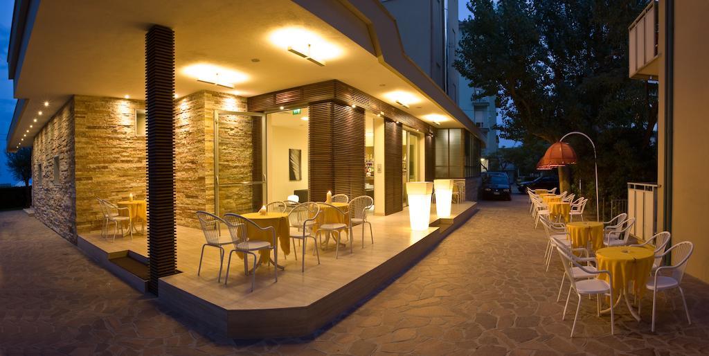 Hotel Villa Saba Bellaria-Igea Marina Exteriör bild